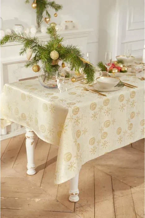 Скатерть Этель "Snow time" цв.золотой, 150*220 см, 115 ±10 гр,100% п/э